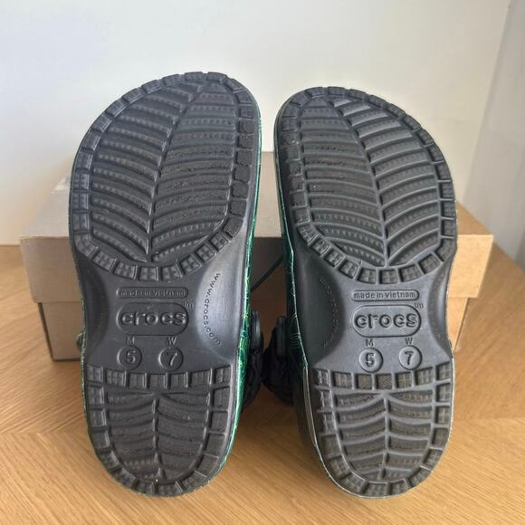 CROCS x Wicked Elphaba Unisex Slip On Clogs Sandals- SZ Men 5- Women 7 main image 7